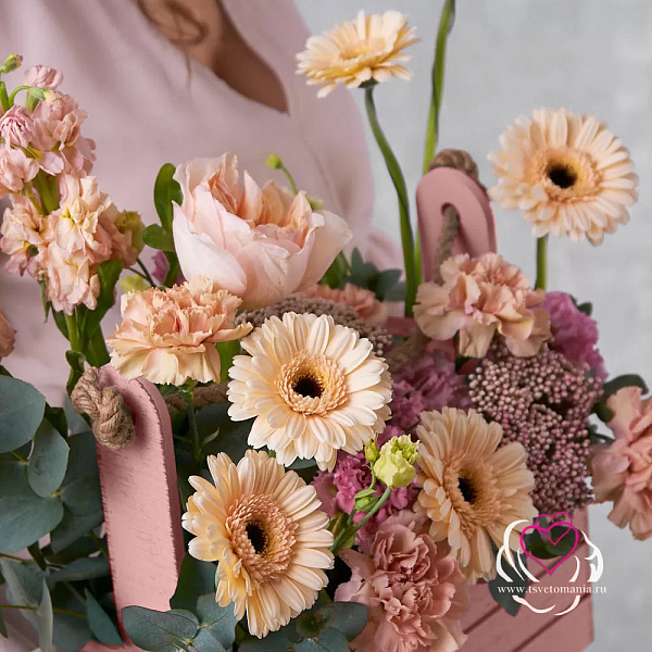 Купить Композиция в коробке «Ванильный десерт» в  с бесплатной доставкой: цена, фото, описание